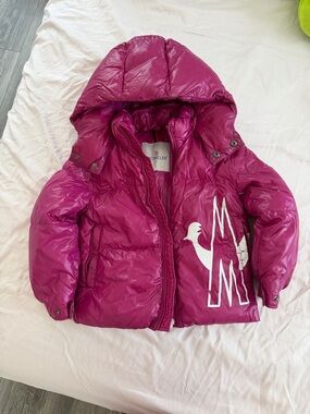 Moncler Kids Magenta Hooded Puffer Jacket with White Graphic